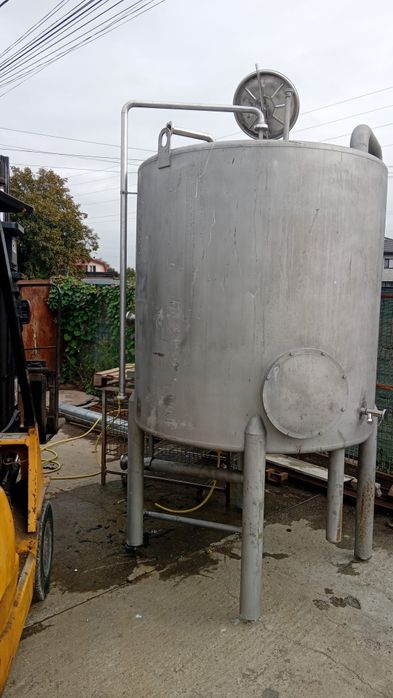 Vând cisterne inox