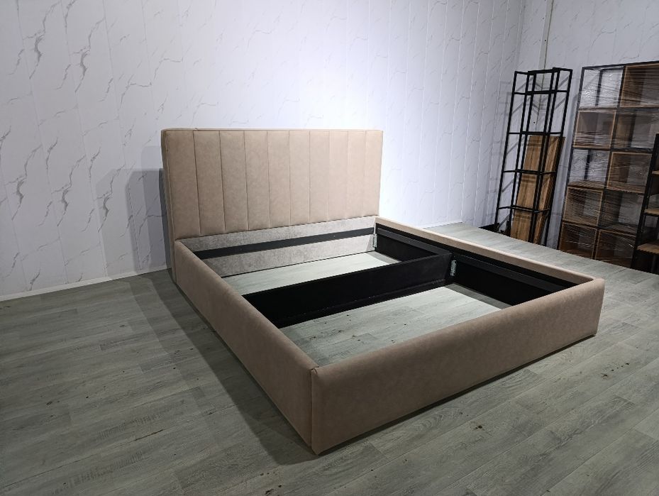 Кровать с мягким изголовьем