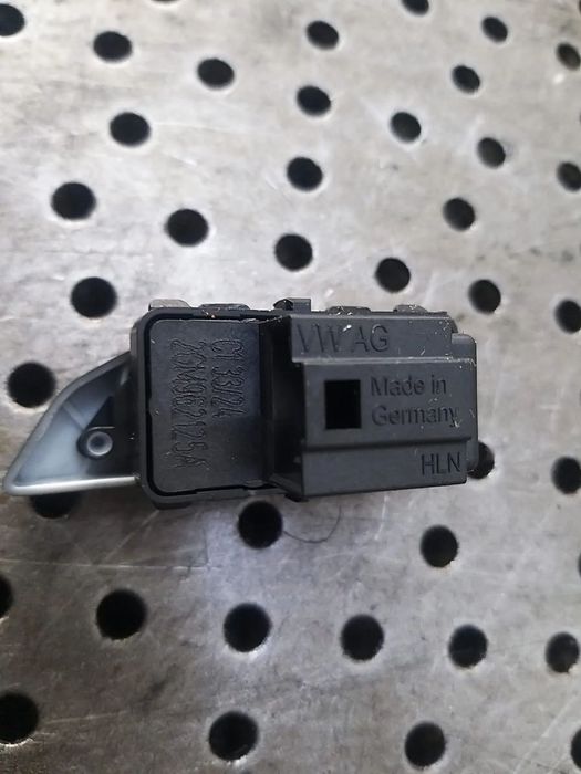 Butoane blocare deblocare usa stanga fata vw t cross c11 d31 2gm962125a