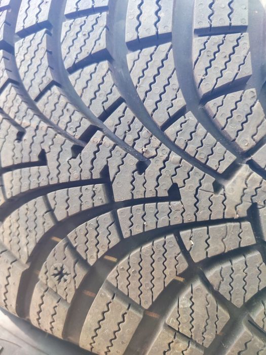 4 бр зимни 205/55/16 Goodyear Нови