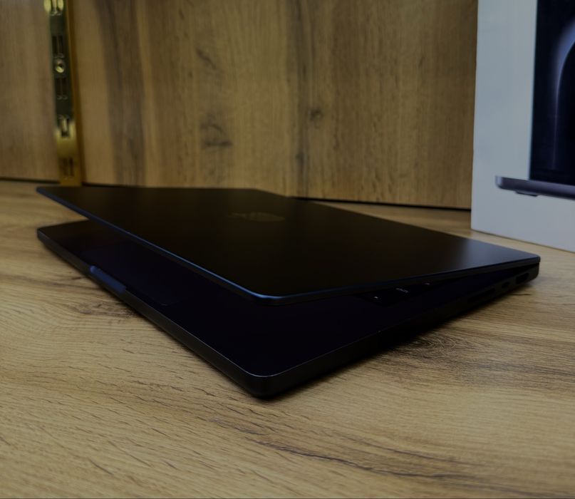 MacBook Pro M3 Max 14” 36GB/1TB | 93% Battery | 240 Cycle | Full Box