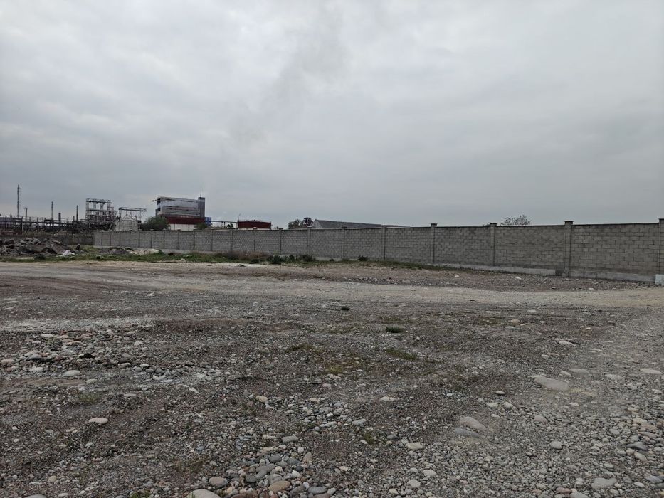 Чирчик промзонада 1-гектар ер сотилади