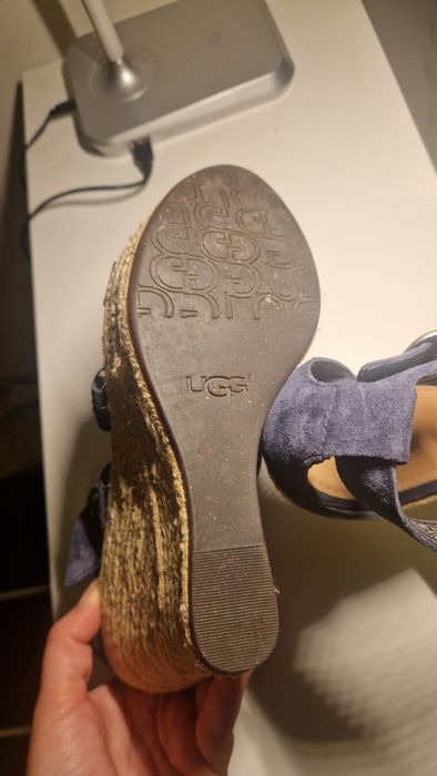 Sandale UGG Lauri din piele întoarsă naturală