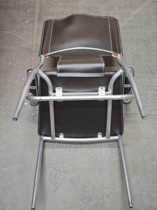 Комплект от 6 броя употребявани кухненски столове от изкуствена кожа