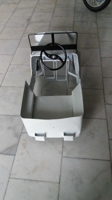 Masinuta veche cu pedale JEEP