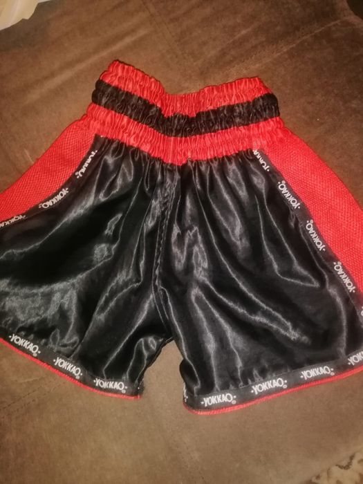 Продам спортивные шорты