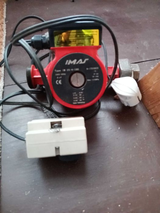 Помпа, термостат и разширителен съд