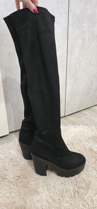 Велурени ботуши над коляното