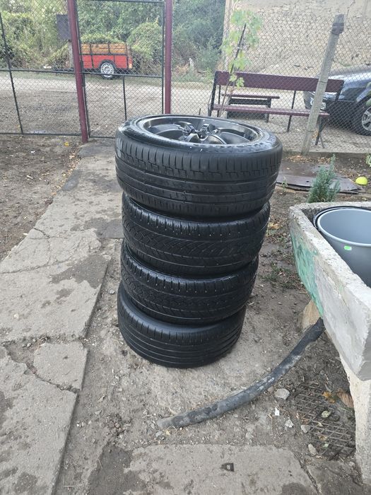 Продавам джанти 225/50 R17 гумите са в добро състояние ще изкарат  още едно лято,телефон за връзка 0877651008!!