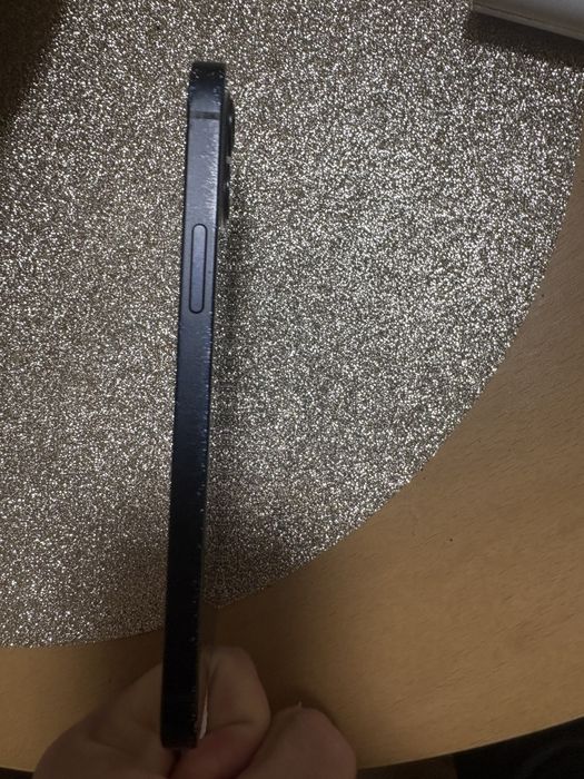 Продавам Iphone 12