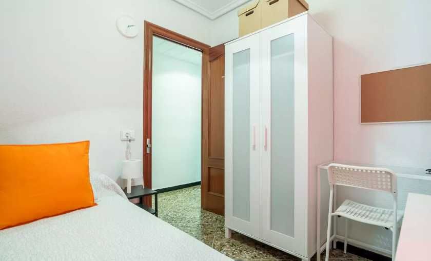 Дава се под наем Едностаен апартамент в Пловдив, Тракия - 40 кв.м за 224.4 € - Снимка #1