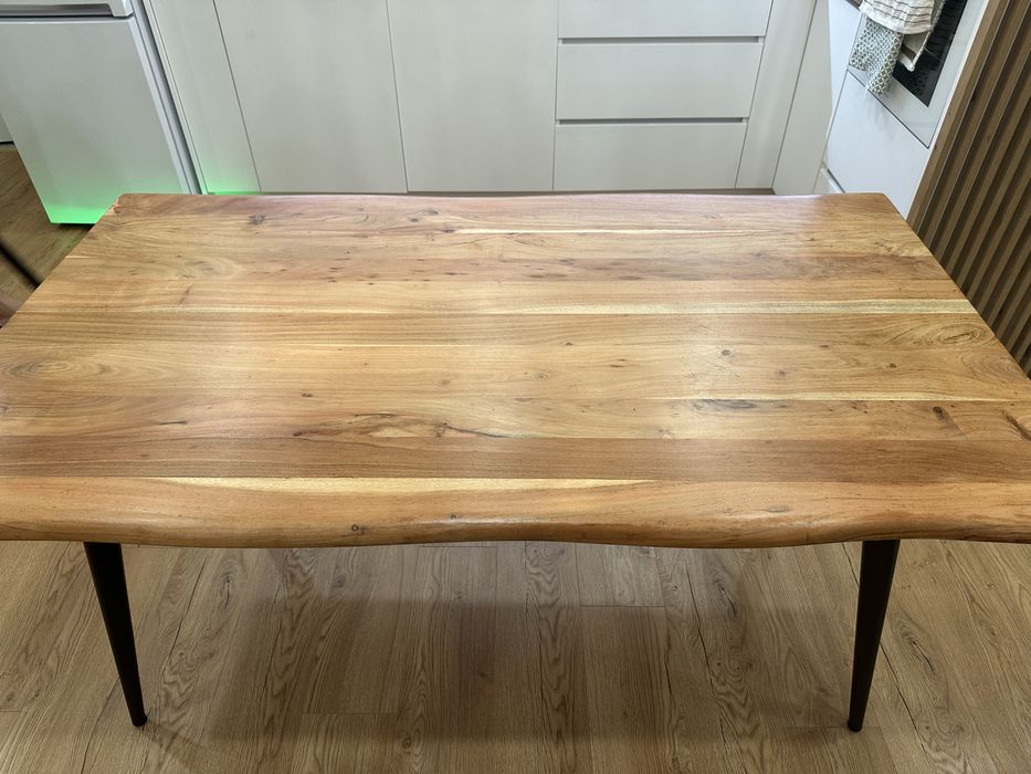 Masa din stejar cu picioare negre