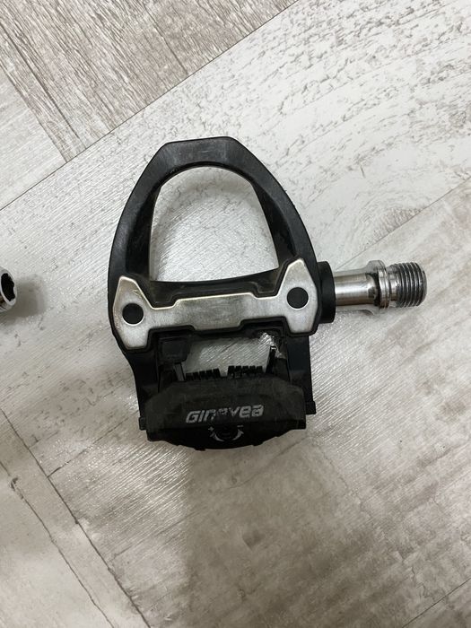 Шоссейные педали, контакты