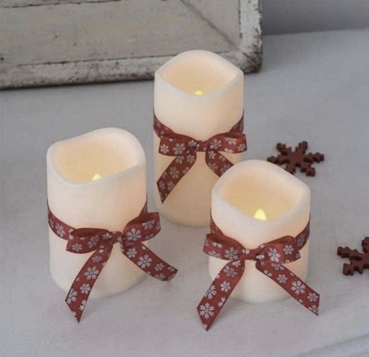 Set de 3 lumanari cu baterii cu fundite festive detasabile