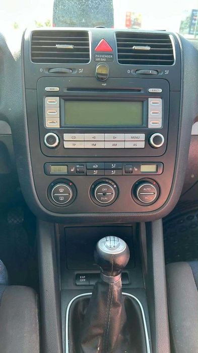 Vând Volkswagen Golf V