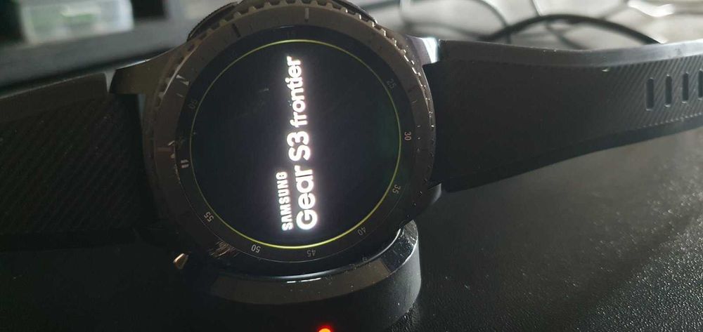 Samsung Gear S3 Frontier смарт часовник