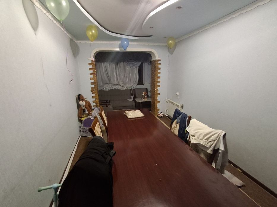 Nizomiy 16 b da 4 xonali kvartira sotiladi