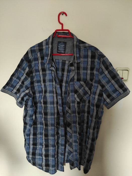 Cămăși cu mânecă scurtă și lungă modele diferite, culori diferite