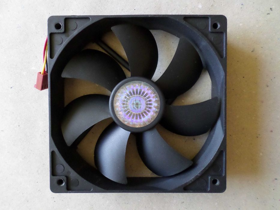 Вентилатори Cooler Master 120 mm - x15 лв. (7,50 €).
