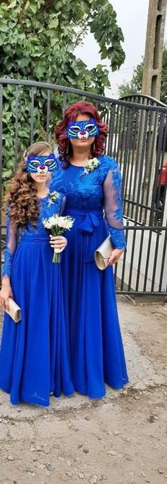 Vand rochii de ocazie mamă-fiică