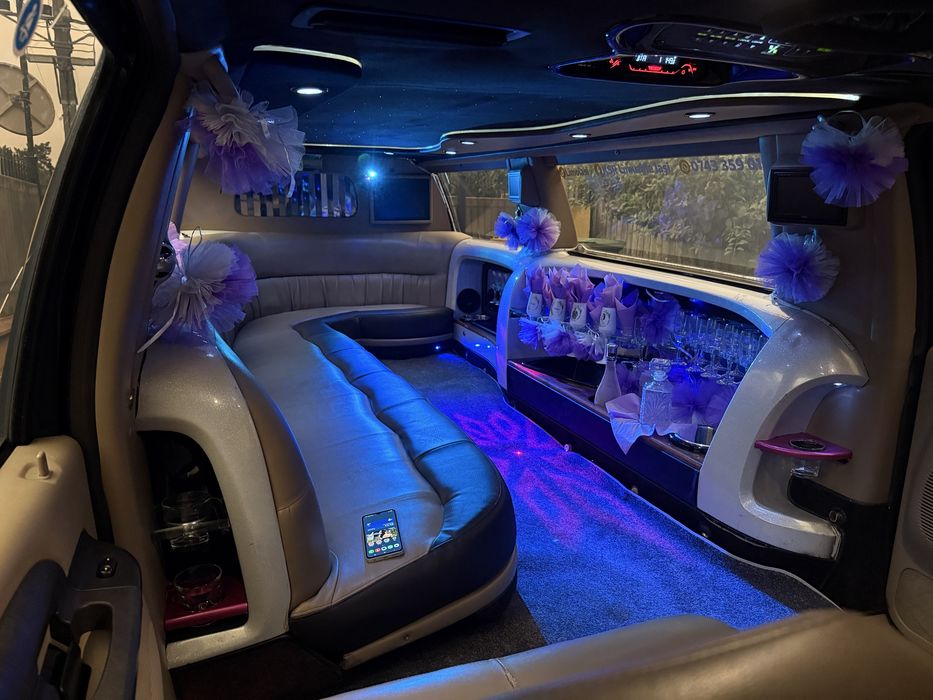 Limuzină de închiriat Iasi Vaslui Bacău Neamț Roman Botosani