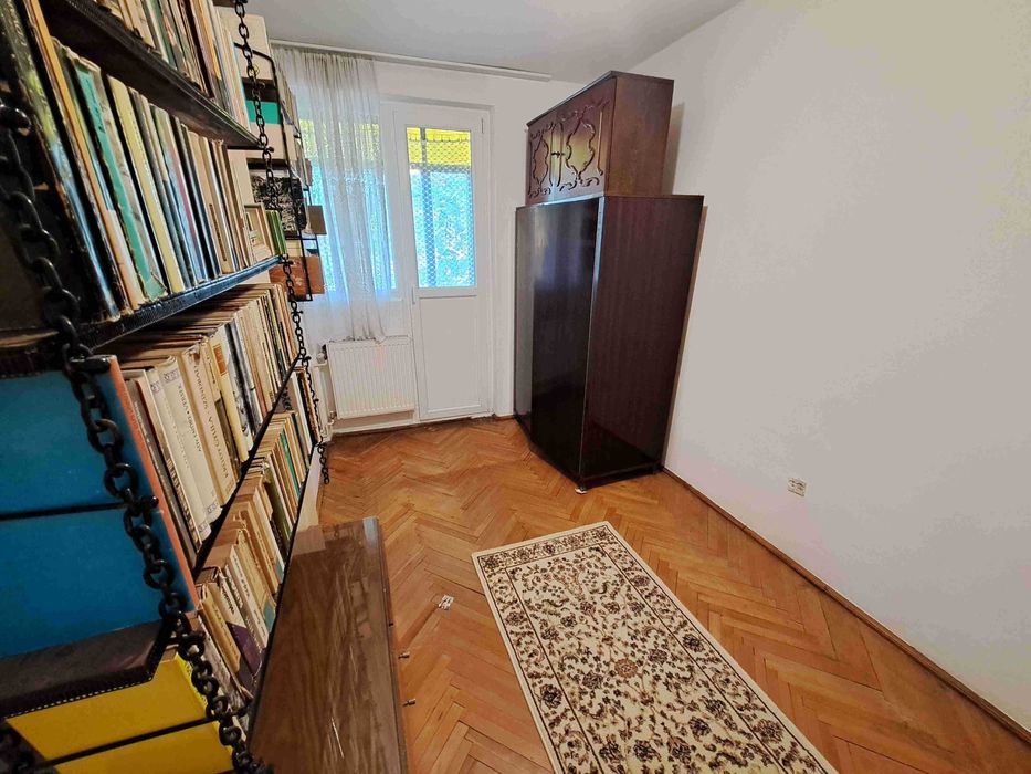 Vand apartament 2 camere si garaj, Tg. Mures, Aleea Savinesti