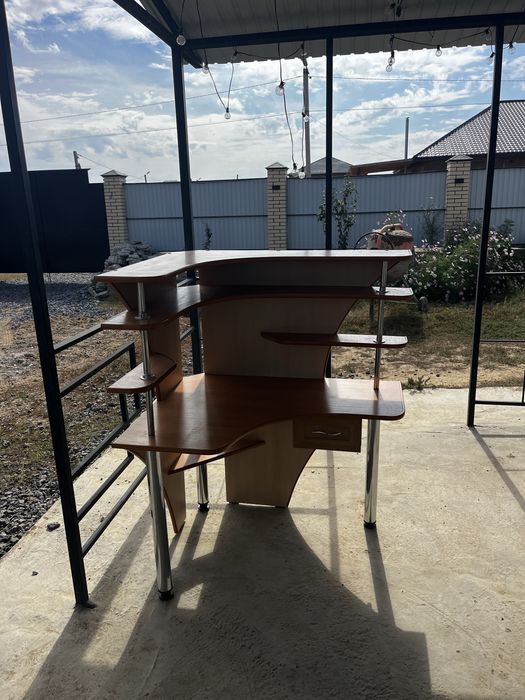 Продам компьтерный стол