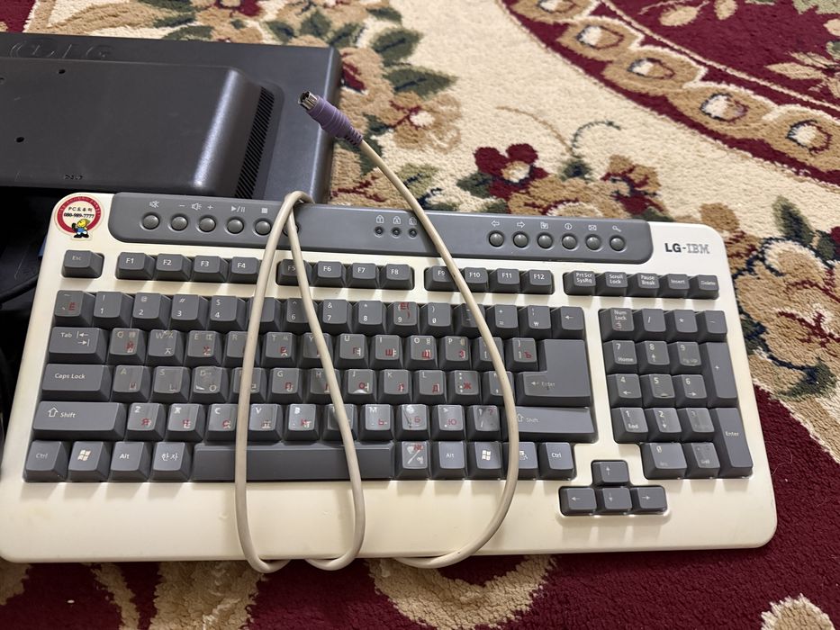 Монитор LG 19 размер сотилади