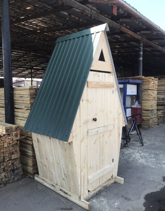 Уличный туалет разного вида