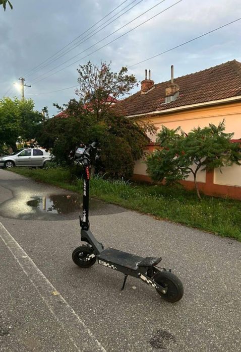 Vând trotineta kukirin G2 2025