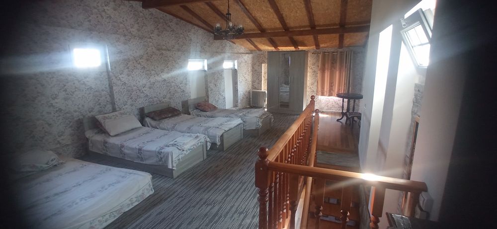 Дом 2 этажный 1,5 соток 2 больше комнаты можно раздел в3,4 ком