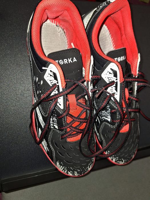 Vând adidasi mărime  43