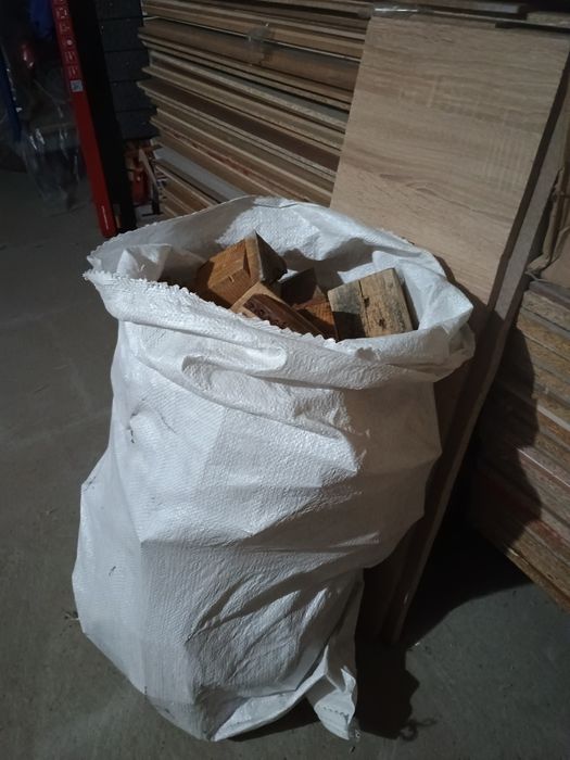 Продавам  дърва .