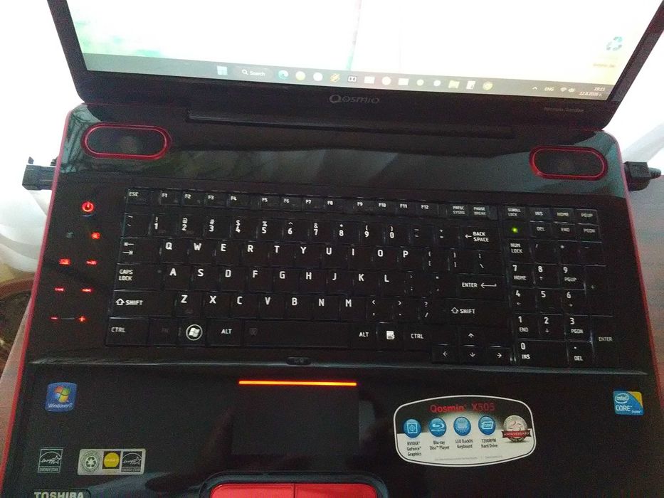 Лаптоп Toshiba Qosmio X505-Q887 18.4" | i7 | 8GB RAM | 256GB SSD | Като Нов! Ретро Екзотика