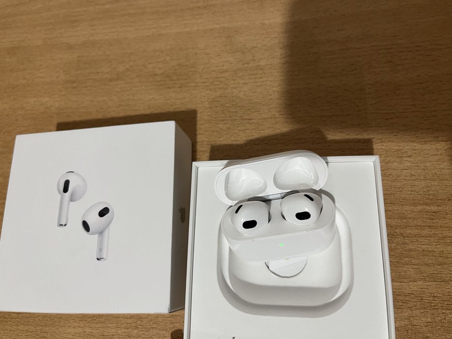 Продам оригинальные наушники Airpods 3