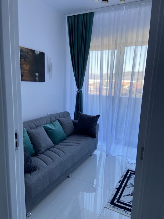 Inchiriez apartament 3 camere in bloc nou