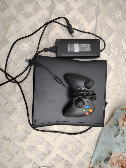 Xbox 360 slim продам