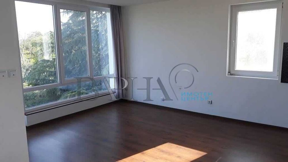 Къща с 4500кв. двор в с. Припек