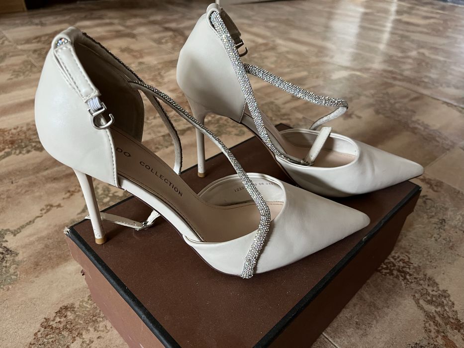 Продам женские туфли