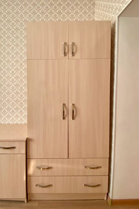 Продается комплект шкаф и диван