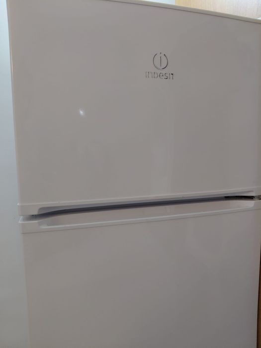 Vand 2 frigidere Arctic si Indesit