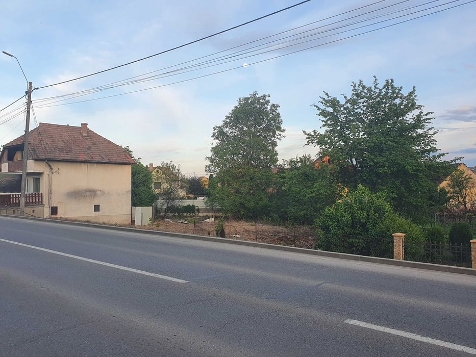Vand teren la drumul județean