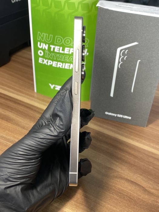 Samsung Galaxy s25 ultra • 256 GB • Titanium Black