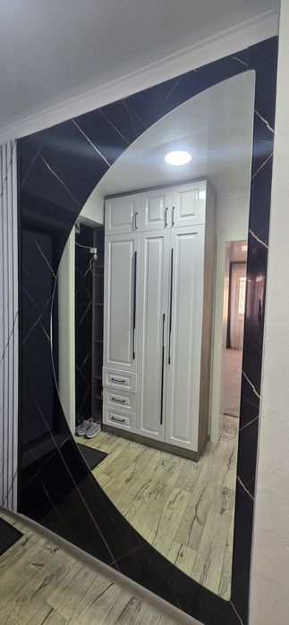 Продам зеркало с подсветкой