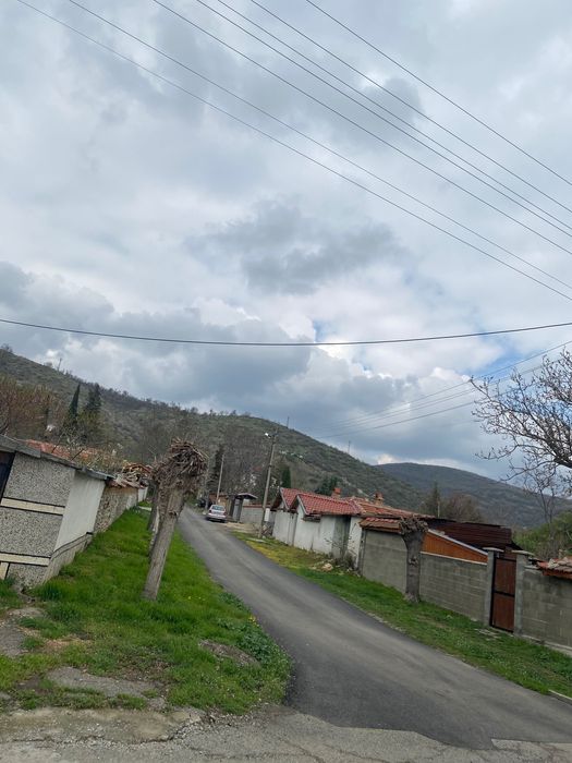 Продава къща на асфалтов път