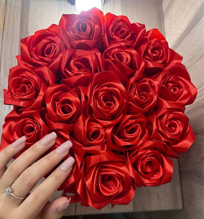 Роза из атласных ленточек