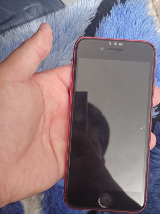 Iphone se 2020 в красном цвете