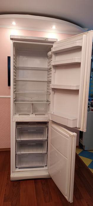 Продаю холодильник Indesit
