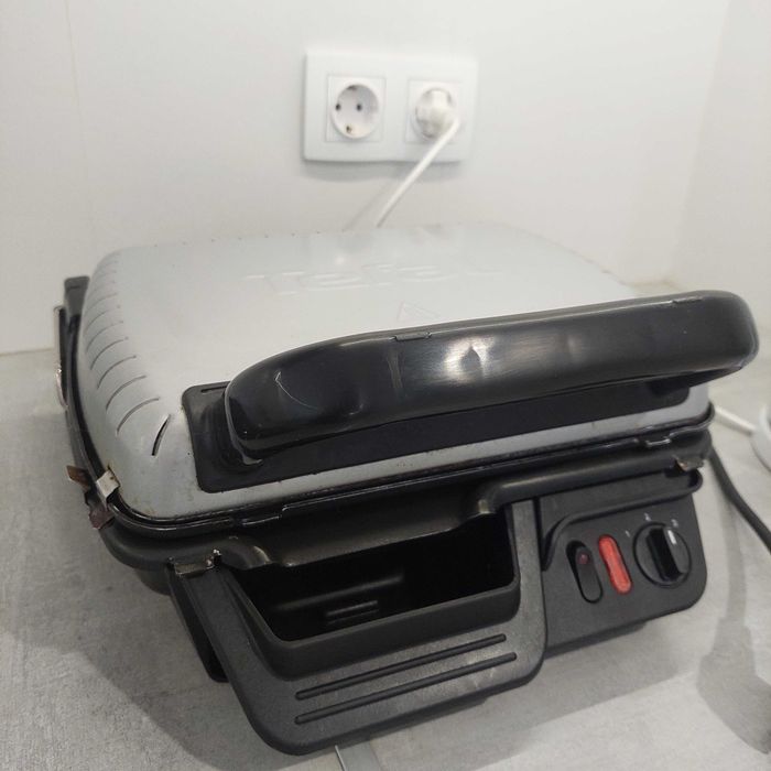 Електрическа скара Tefal Ultracompact G03- М, 2000W, Термостат, 100-240°C