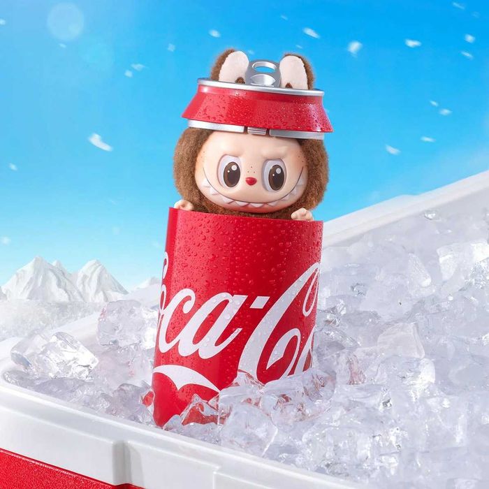POP MART The Monsters Labubu Coca-Cola Лабубу ключодържател Кока Кола